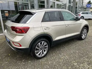 Volkswagen T-Roc 1.5 TSI Move DSG AHK IQ ACC NAVI Bild 4