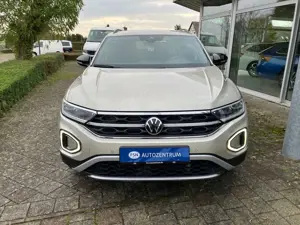 Volkswagen T-Roc 1.5 TSI Move DSG AHK IQ ACC NAVI Bild 3