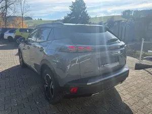 Peugeot 2008 Allure AUTOMATIK, LED, NAVI, SITZHEIZUNG Bild 3