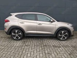 Hyundai TUCSON 2.0l Premium 4WD LED AHK Leder Panodach Bild 4