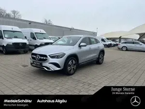 Mercedes-Benz GLA 180 GLA 180 Progressive 18" Distronic LED Kamera Park Bild 1