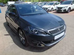 Peugeot 308 Allure Limusine Bild 2