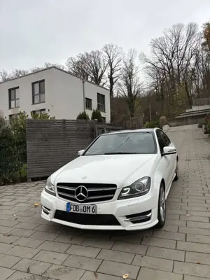 Mercedes-Benz C 250 AMG Line|8-Fachbereift