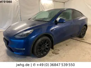 Tesla Model Y Long Range AWD Wärmepumpe Autopilot 20"