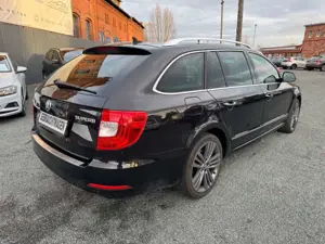 Skoda Superb Combi Elegance Navi / Bi-Xenon / PDC Bild 4