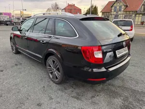 Skoda Superb Combi Elegance Navi / Bi-Xenon / PDC Bild 3