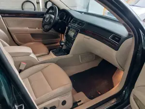 Skoda Superb Combi AUTOM BIXENON LEDER ELEKTR SITZE