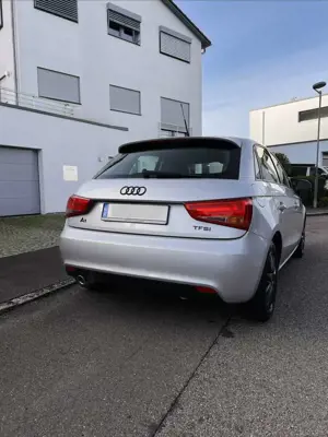 Audi A1 Audi A1 1.2 TFSI *Klima* 8.fach | Tüv 12.2026 Bild 4