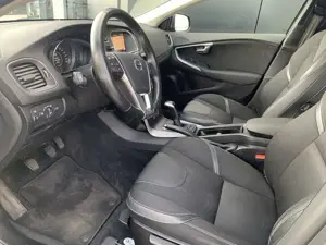 Volvo V40 V 40 T2 2.0 Momentum (EURO 6d-TEMP) Bild 5