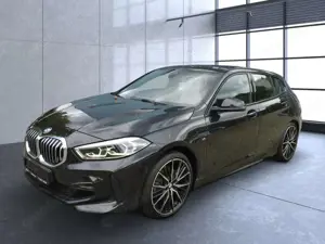 BMW 118 i M Sport*Panoramadach*M-Sport Sitze*Head up
