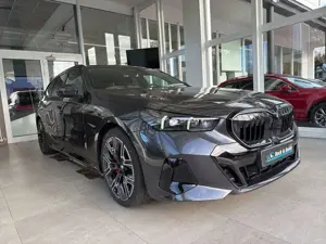BMW 540 d Touring xDrive MSPORTPRO+PANO+AHK+DR-PRO+BW Bild 2