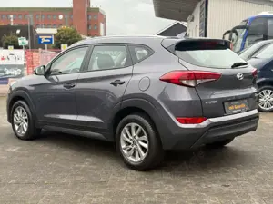 Hyundai TUCSON 1.7 CRDI blue Automatik AHK NAVI KAMERA Bild 4