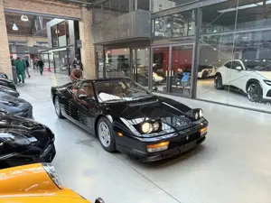 Ferrari Testarossa Nero/beige Bild 2