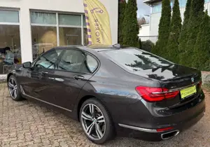 BMW 750 i xDrive*SD*Hed-Up*Komfortsitze*Kamera*MwSt.* Bild 3