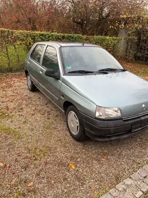 Renault Clio Bild 2
