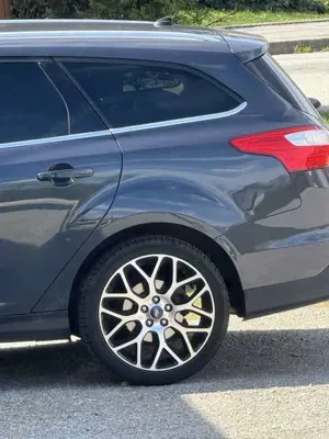 Ford Focus 1.6 Ecoboost titanium Ausstattung Bild 4