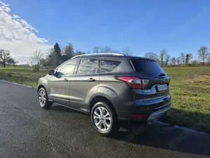 Ford Kuga 1,5 EcoBoost AWD 4x4 134kW Titanium Automatik AHK. Bild 2