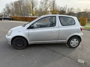 Toyota Yaris 1 J. TÜV / NEU: ALLWETTER REIFEN Bild 4
