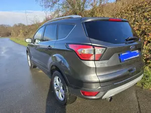 Ford Kuga 1,5 EcoBoost AWD 4x4 134kW Titanium Automatik AHK. Bild 3