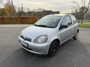 Toyota Yaris 1 J. TÜV / NEU: ALLWETTER REIFEN Bild 3