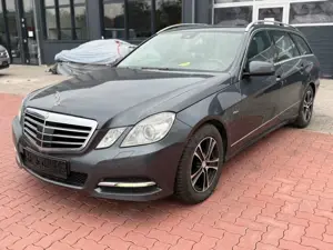Mercedes-Benz E 300 V6 Avantgarde*Tempomat*PDC+Cam*Navi*AHK