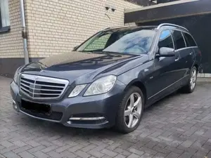 Mercedes-Benz E 250 Allrad+Standhzg+XEN+PDC+LEDER+AHK+7G-TRONIC