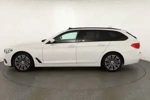 BMW 530 530d Touring xDrive Sport Line Standheizung AHK Bild 2