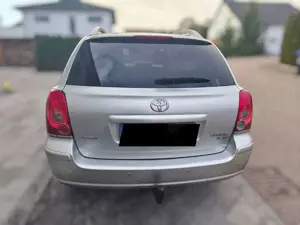 Toyota Avensis 2.2 D-CAT Combi Executive Bild 5