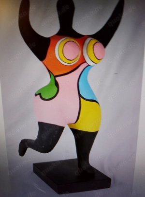 1 Skupltur der Künstlerin Niki de Saint Phalle