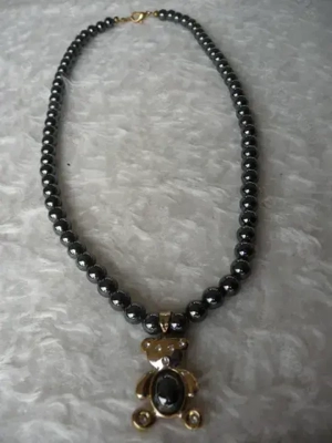 Neuwertiges Collier Kette Hämatit Perlen Bärchen Anhänger