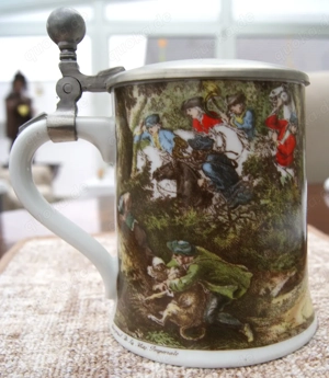 Kaiser Porzellan-Jagdkrug mit Zinndeckel  Schweins Hatz