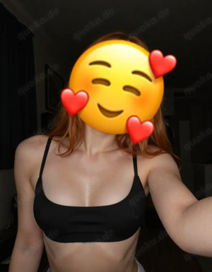 Ich biete dir heiße Bilder und Videos von mir an