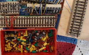 Märklin HO viele Kleinteile Gleise auch Anschlussgleise 13 stck Tunnel selbst gemacht Bild 3