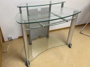 Schöner Glascomputertisch