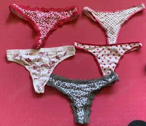 Schöne Tangas mit Duft