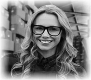 Eine junge Frau wünscht sich einen Mann an ihrer Seite zur dauerhaften Partnerschaft