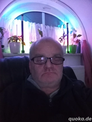 Mann sucht schlanke Frau.