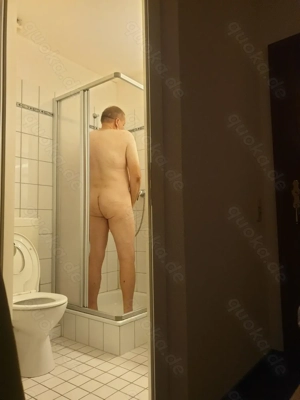 Sehr devoter bi Mann sucht sehr dominante Männer 