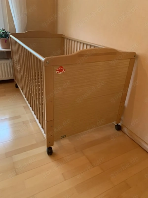 Baby-Kinderbett  von Herlag massiv Buche hell, höhenverstellbar gepflegter Zustand