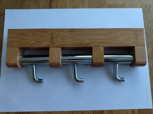 Hakenleiste aus Holz mit 3 Metall-Haken für Kleidung o.a.