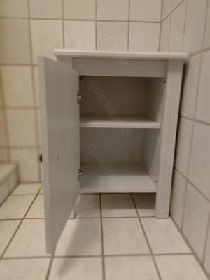 weißer IKEA-Schrank