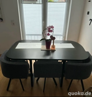 Esstisch mit Stühlen