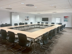 Meetings, Arbeit und Zusammenarbeit in unseren professionellen Business Center in Regus Konigstrasse