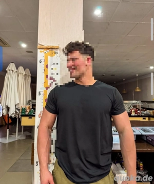 Homosexueller Mann mit guter Hygiene sucht großzügigen und hingebungsvollen homosexuellen Mann.