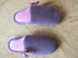 NEU ungetragen Schlupf Hausschuhe Pantoletten Pantoffeln Isotoner ergonomie 41  9 dunkles beige ros 