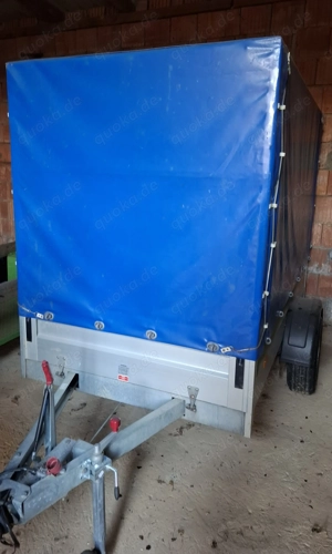 Humbaur Anhänger 1300 kg mit Plane und Auflaufbremse