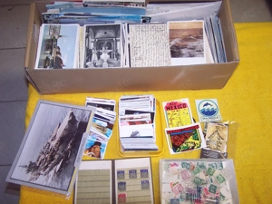 Großer Karton mit hunderten von Ansichtskarten aus einem Nachlass