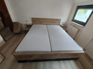 Bett 180cm x 200 cm inklusive Lattenrost, Matratzen & Nachttisch (neu)