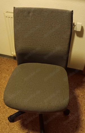 Einfacher Bürostuhl IKEA zu Verschenken