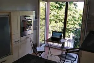 Vollmöblierte Wohnung mit EBK in lichtdurchflutetem Dachgeschoss im Zentrum von OF